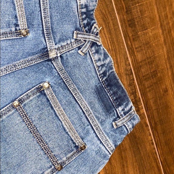 DISTRESSED DENIM SHORTS - Picture 7 of 7